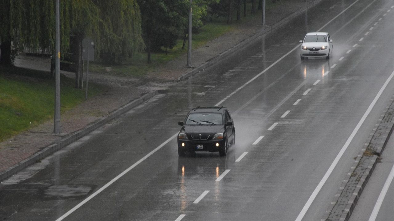 Afyonkarahisar'da Süren Sağanak Yağışlar Ve Etkileri