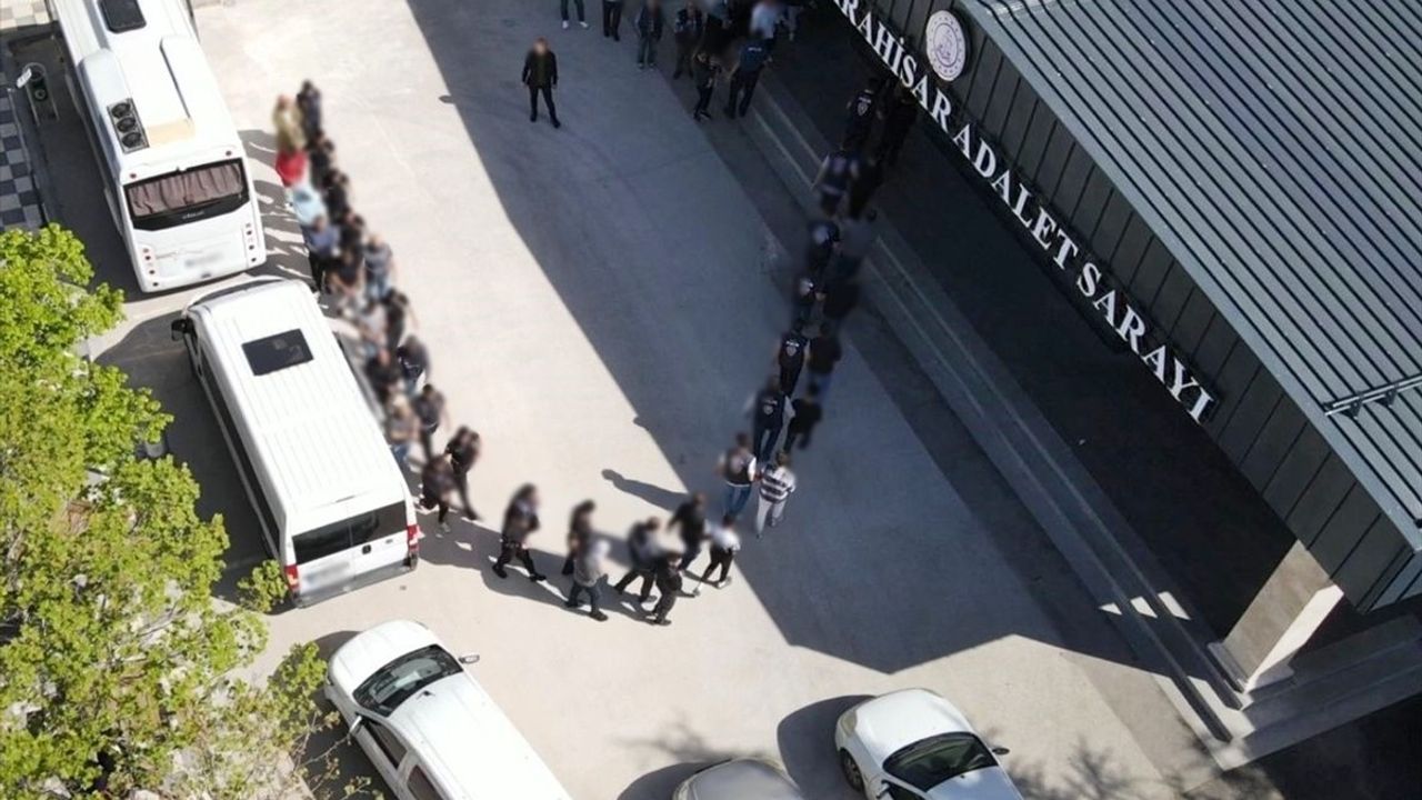 Afyonkarahisar Merkezli Dolandırıcılık Operasyonunda 25 Zanlı Tutuklandı