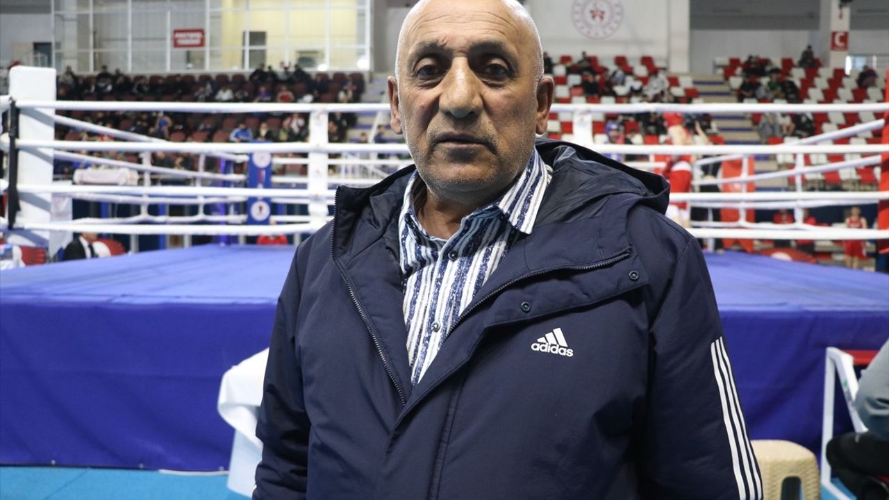 Ağrı'da Genç Erkekler Türkiye Ferdi Boks Şampiyonası Devam Ediyor