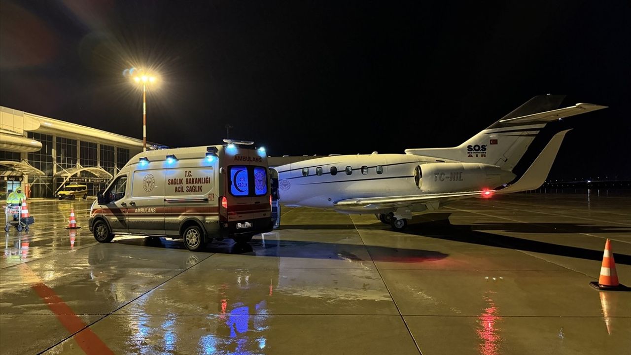 Ağrı'da Kalp Hastası Bebek, Ambulans Uçakla Ankara'ya Sevk Edildi