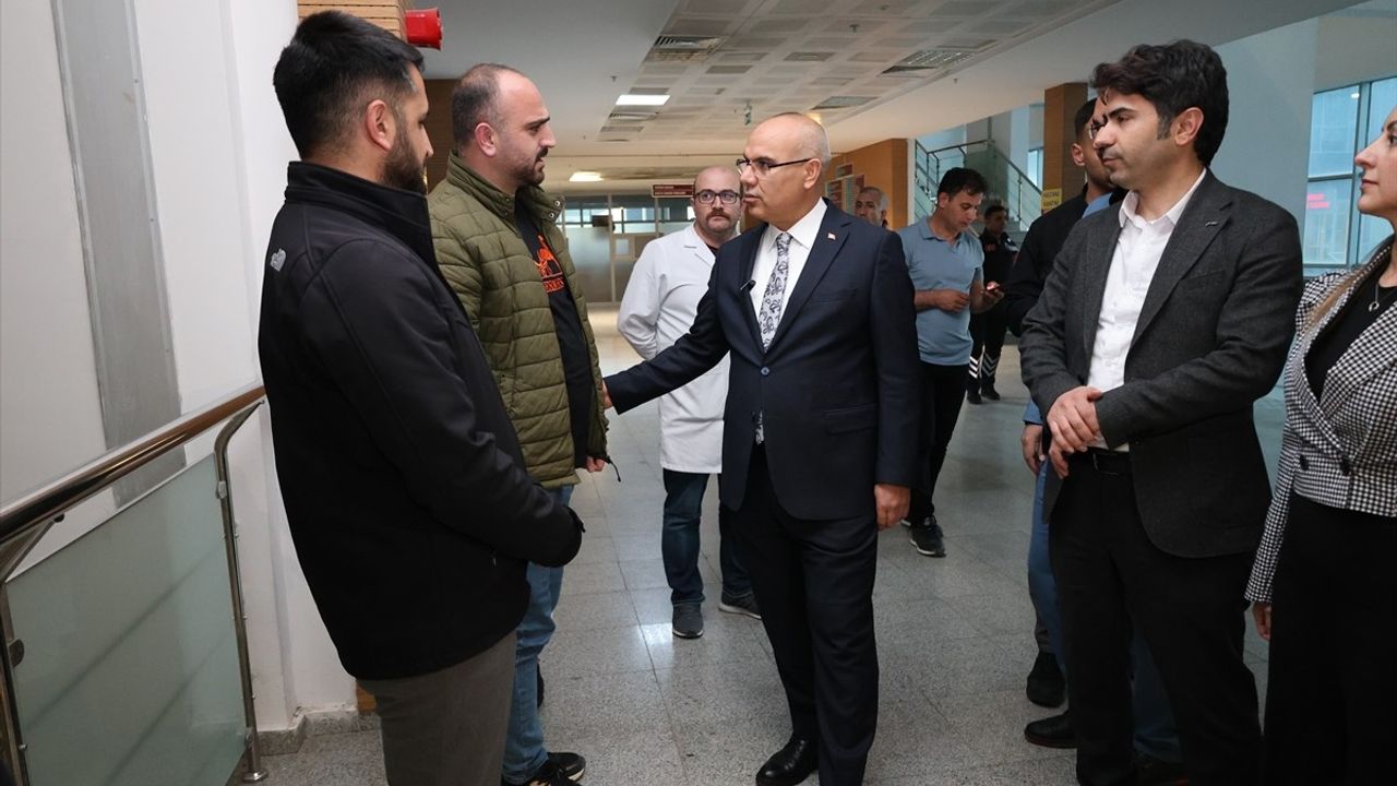 Ağrı Valisi Koç, Ağrı Eğitim ve Araştırma Hastanesi'ni Ziyaret Etti