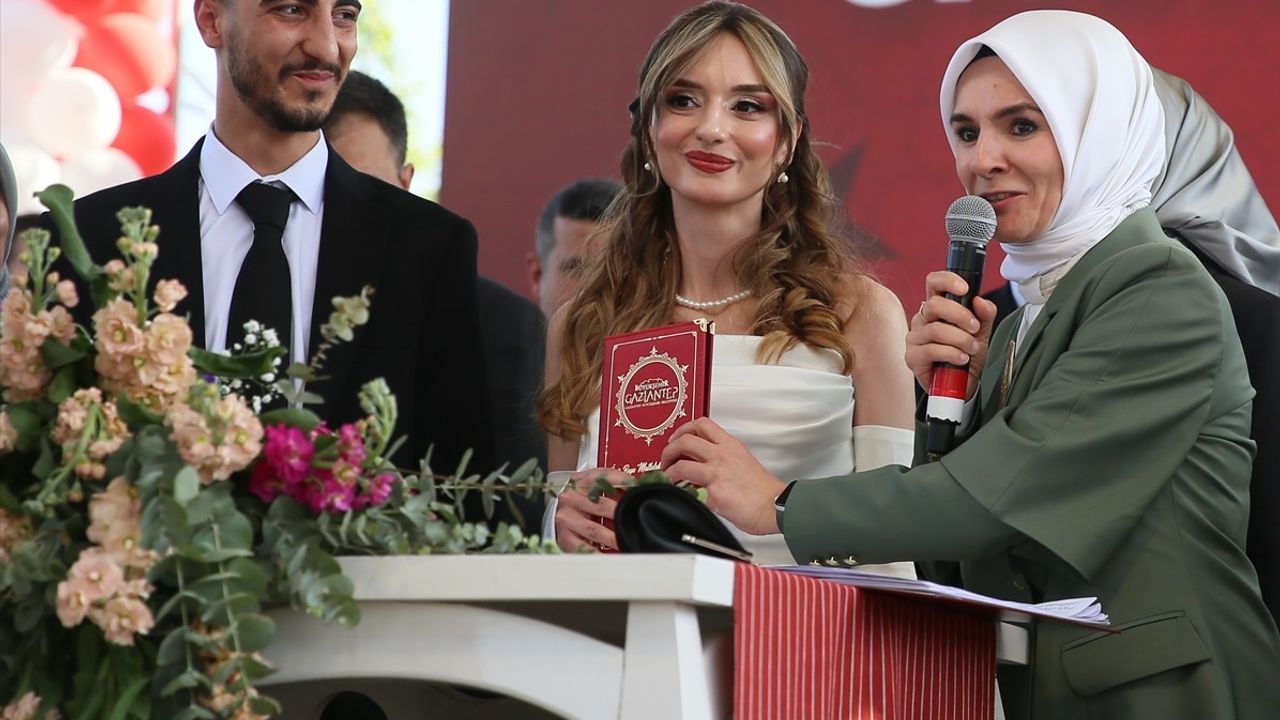 Aile ve Sosyal Hizmetler Bakanı Göktaş, Aile Festivali'nde 2025'i Aile Yılı İlan Etti