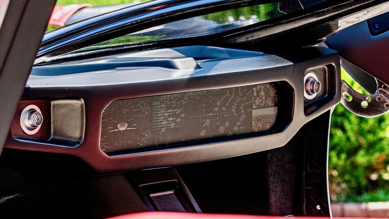 AirCar, İki Kişilik Uçan Araba ile İlk İnsanlı Uçuş Testini Başarıyla Gerçekleştirdi