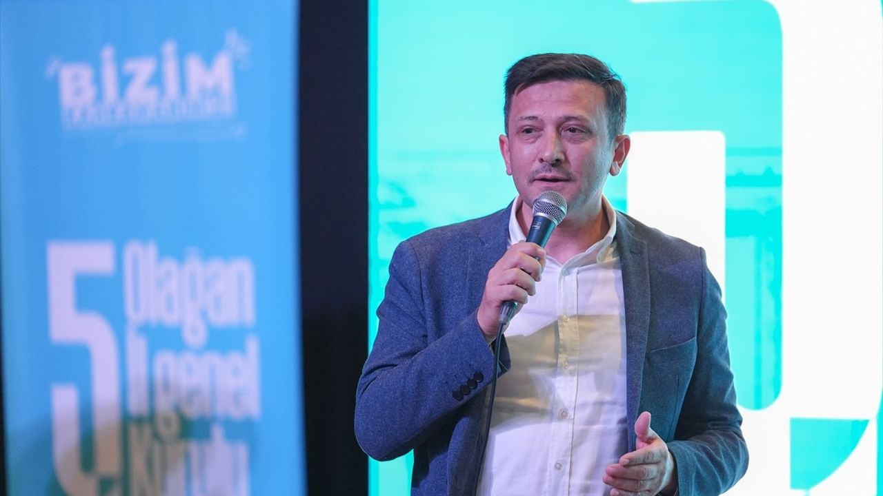 AK Parti Genel Sekreteri Eyyüp Kadir İnan, TÜGVA İzmir Genel Kurulu'nda Gençler için Vizyon Paylaşımında Bulundu