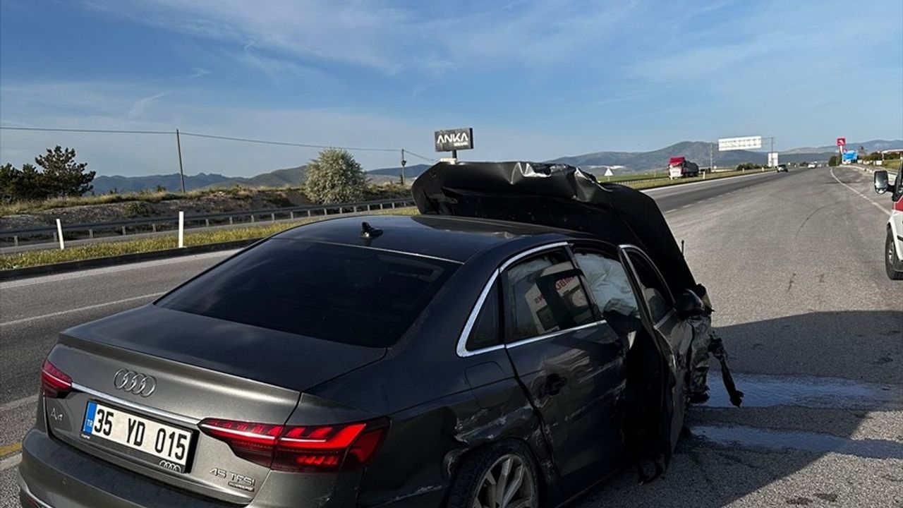 AK Parti İzmir Eski Milletvekili İlknur Denizli ve Eşi Trafik Kazası Geçirdi