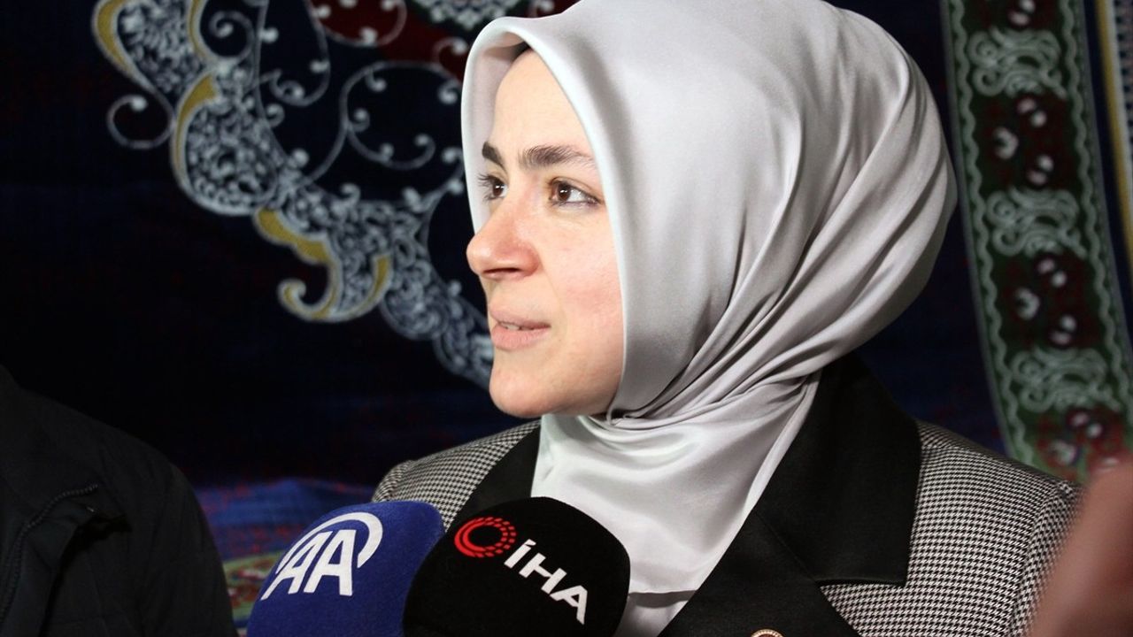 AK Parti Kadın Kolları Başkanı Ercan, Arnavutköy'deki Kadın İşçilerle Buluştu