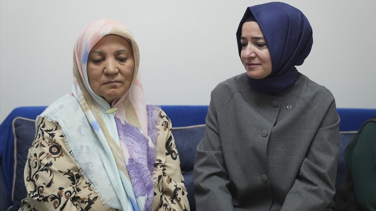 AK Parti'li Kaya, 15 Temmuz gazisi Mehmet Sarıgül'ün ailesine taziye ziyaretinde bulundu