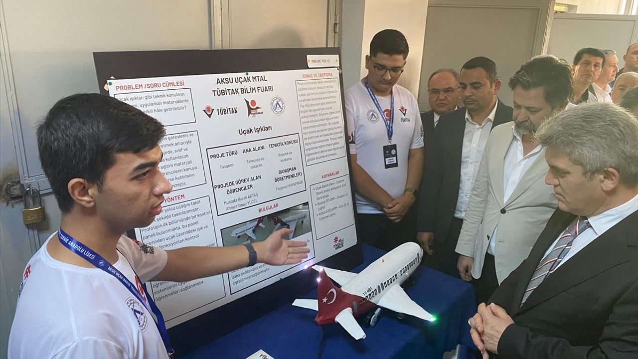 Aksu Uçak Bakım Teknolojisi Mesleki ve Teknik Anadolu Lisesi'nde TÜBİTAK 4006 Bilim Fuarı Düzenlendi