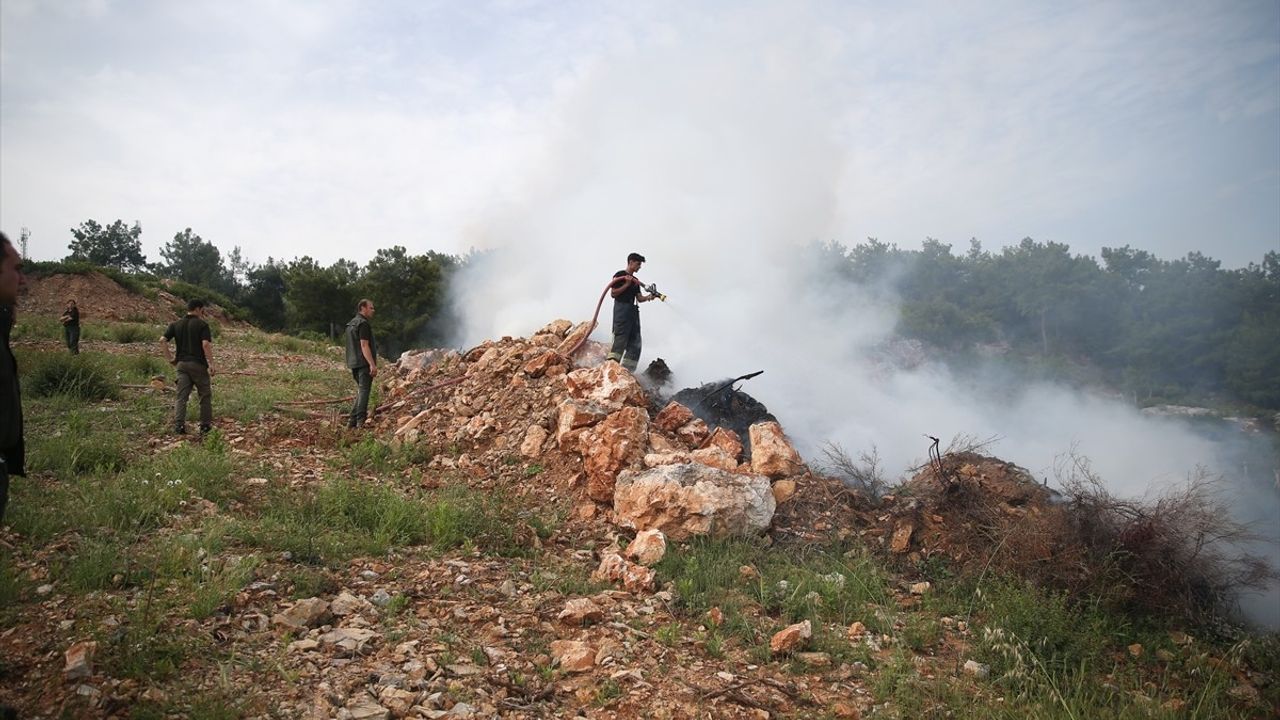 Alanya'da Makilik Alanda Yangın Kontrol Altına Alındı