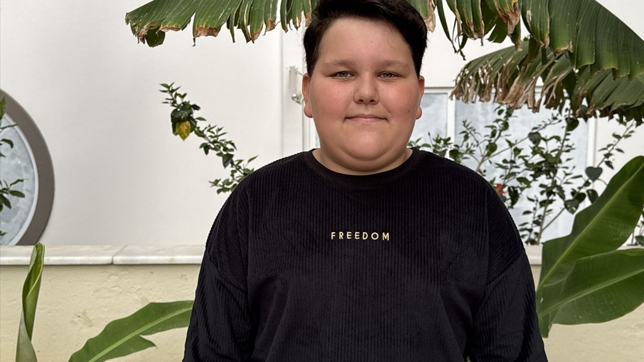 Alanya'da Ortaokul Öğrencisi Arkadaşını Heimlich Manevrası ile Kurtardı