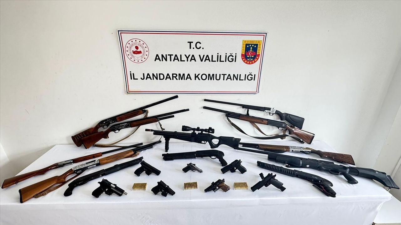 Alanya'da Silah Kaçakçılığı Operasyonu: 3 Zanlı Tutuklandı