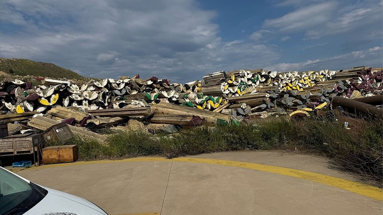 Aliağa Gemi Söküm Bölgesi'nde Tehlikeli Atık Sorunu Tespit Edildi