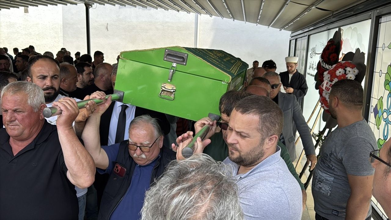 Anadolu Ajansı Serbest Habercisi Ümit Yorulmaz Son Yolculuğuna Uğurlandı