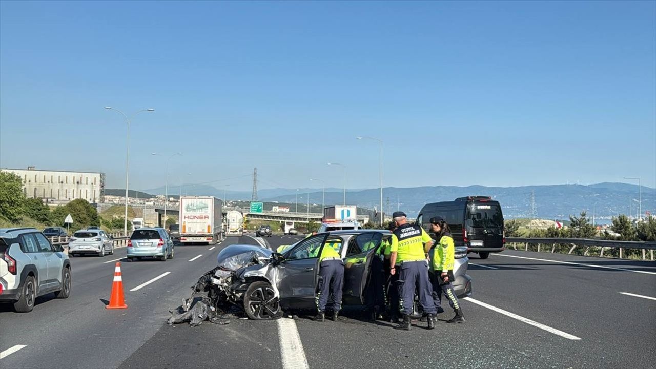 Anadolu Otoyolu Kocaeli Kesiminde Kaza: Ulaşımda Aksamalar Yaşandı