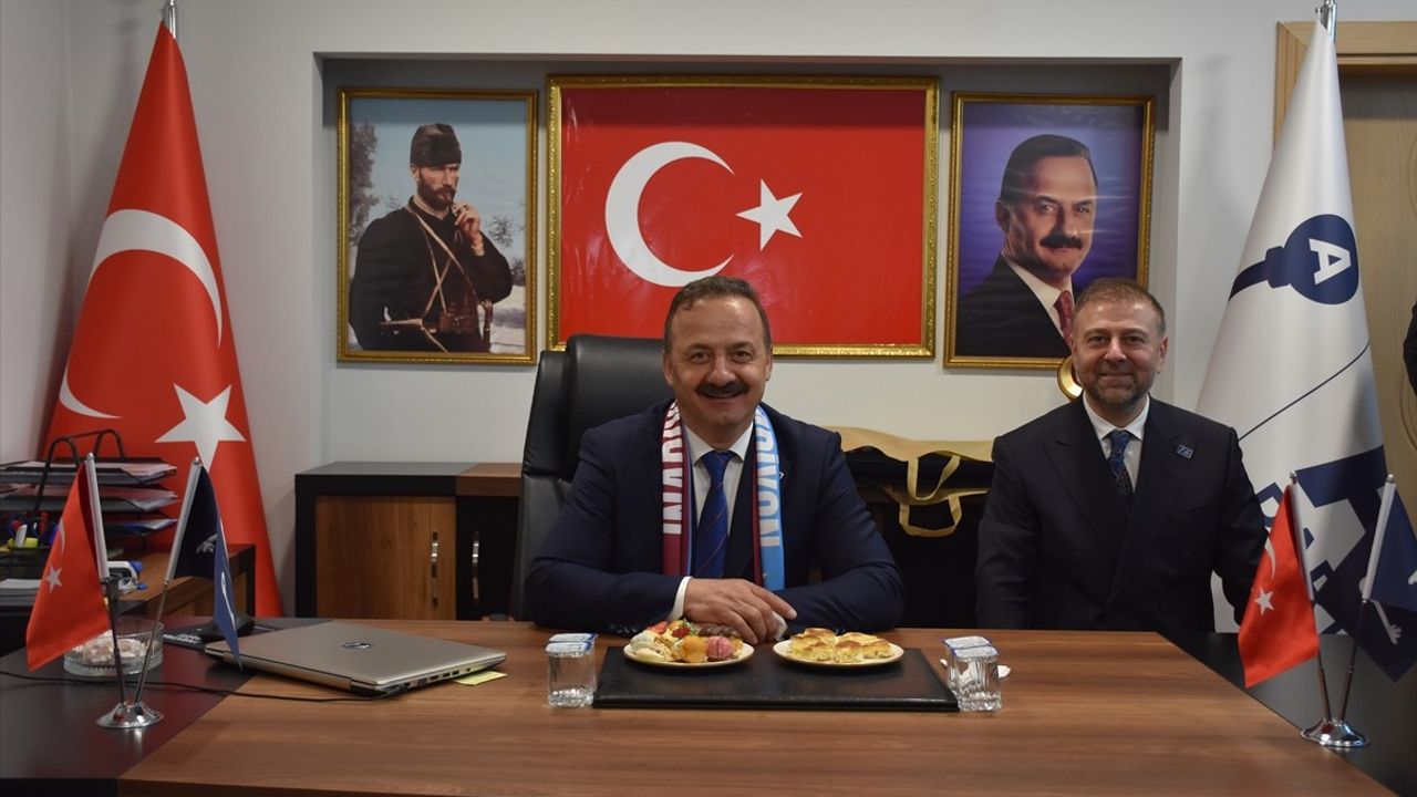 Anahtar Parti Genel Başkanı Yavuz Ağıralioğlu, Trabzon'da Halk Buluşması Düzenledi