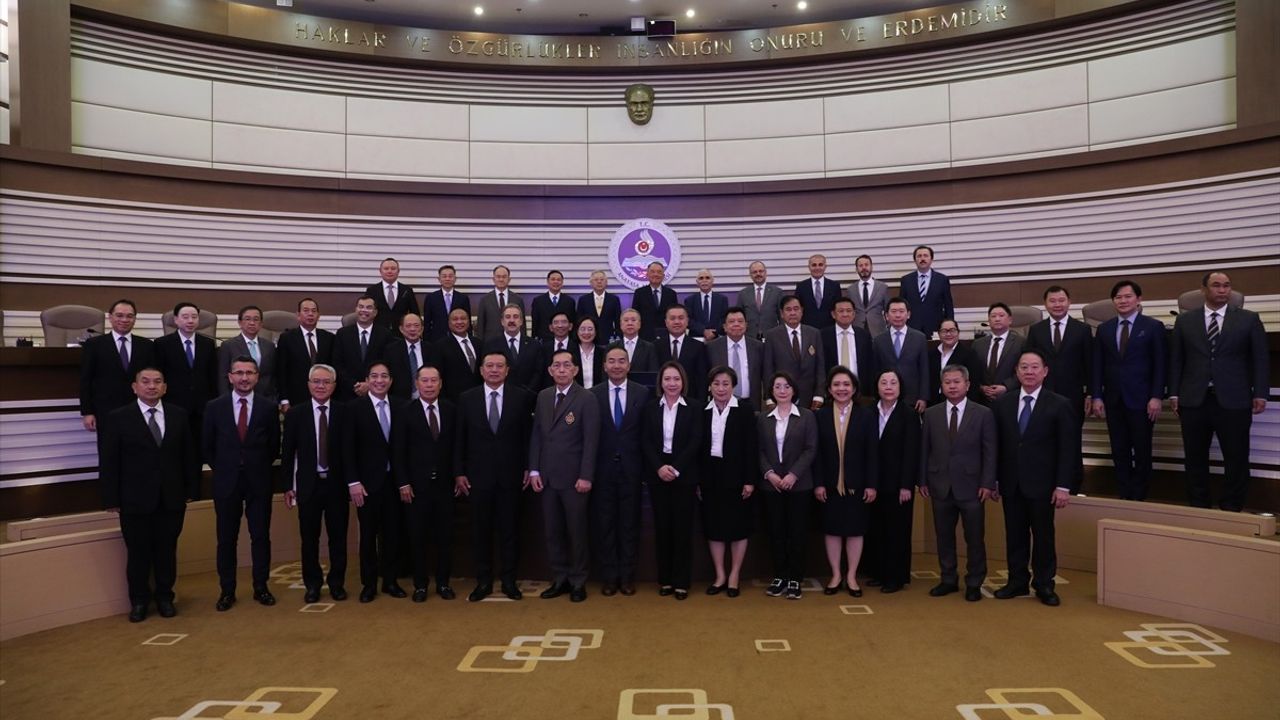 Anayasa Mahkemesi Başkanı Kadir Özkaya, Tayland Anayasa Mahkemesi Heyetini Ağırladı