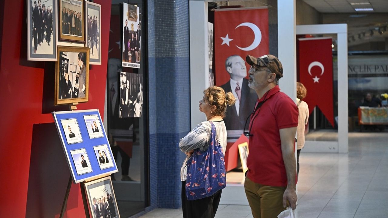 Ankara'da Bülent Ecevit'in 100. Doğum Yılı Anısına Fotoğraf Sergisi Açıldı