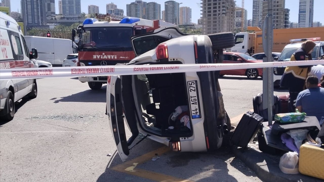 Ankara'da İki Araç Çarpıştı: 2'si Bebek 6 Kişi Yaralandı