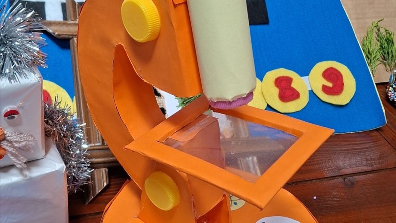 Ankara'da İlkokul Öğrencileri Atık Malzemelerden Kıyafet Tasarladı