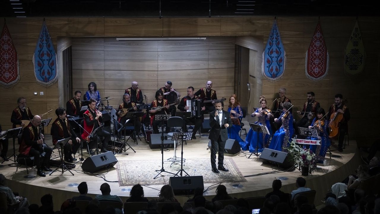 Ankara'da 'Retro Azerbaycan Mahnıları' Konseri Şiir Gibi Geçti