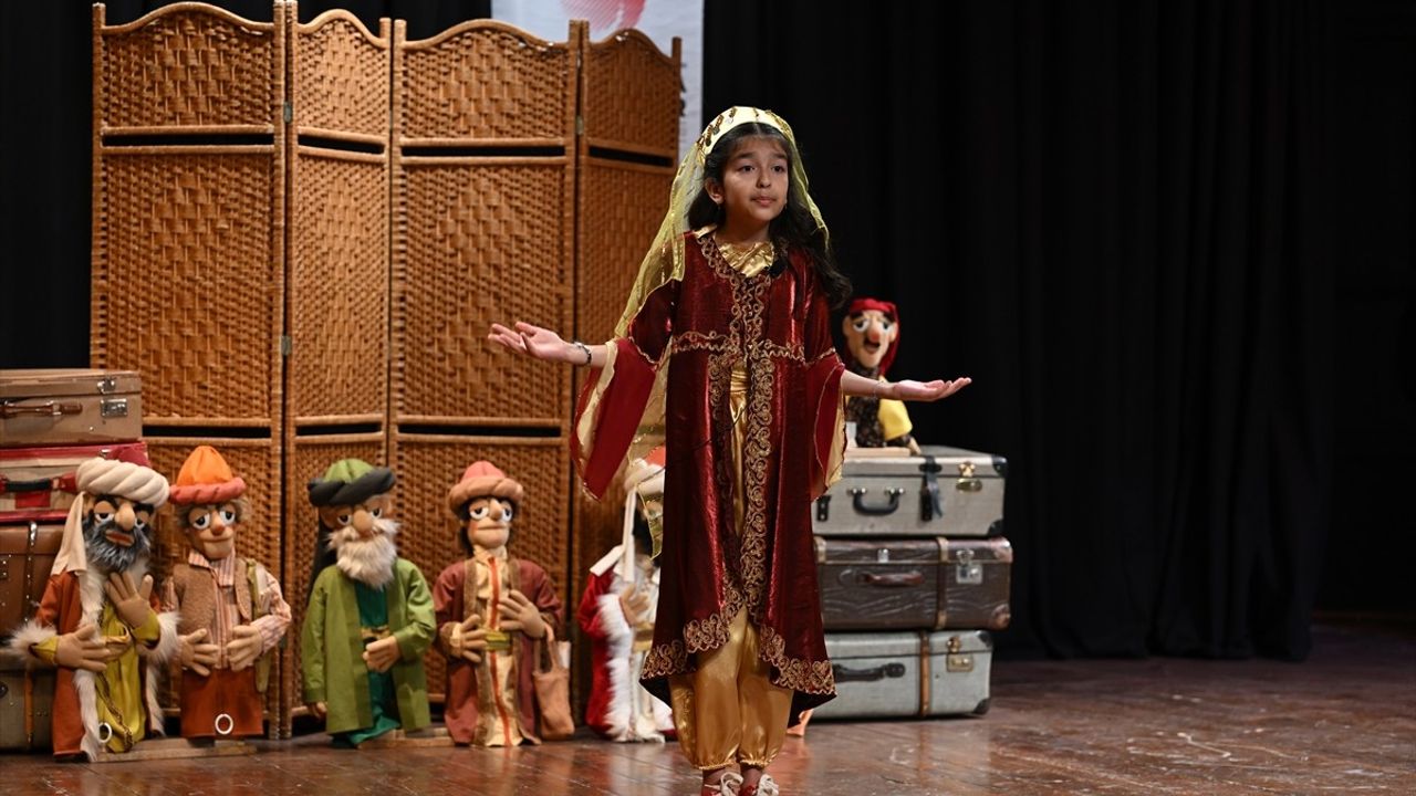 Ankara'da 'Sözle Yaşayan Miras: Masal ve Meddah Şenliği ve Yarışması' Gerçekleştirildi