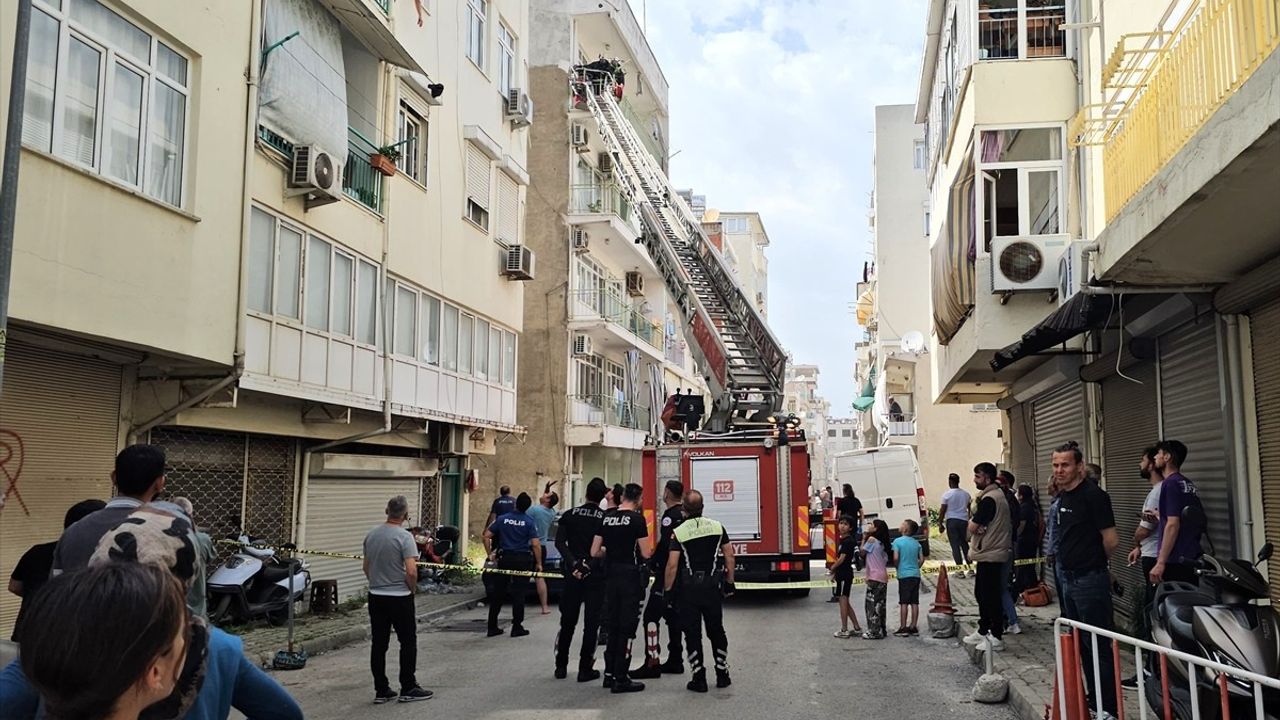 Antalya'da Depoda Yangın Çıktı, Alevler Kısa Sürede Söndürüldü