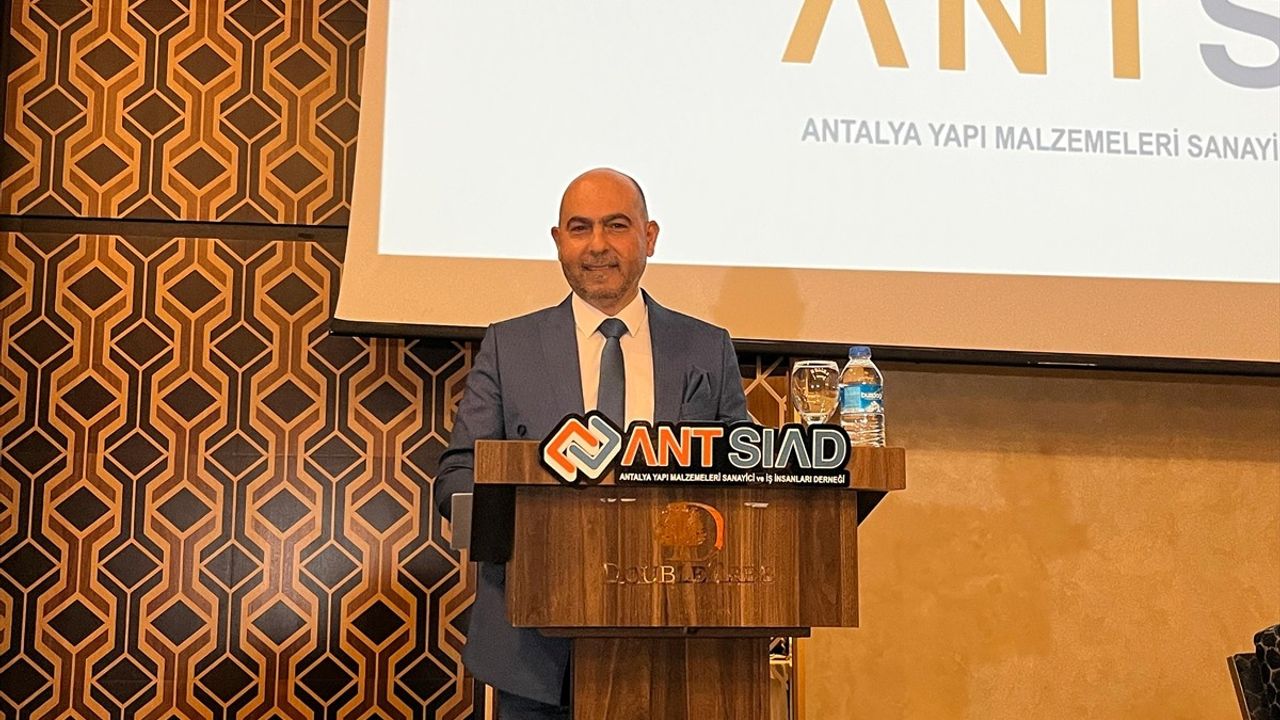 Antalya'da Ekonomik Beklentiler Değerlendirildi