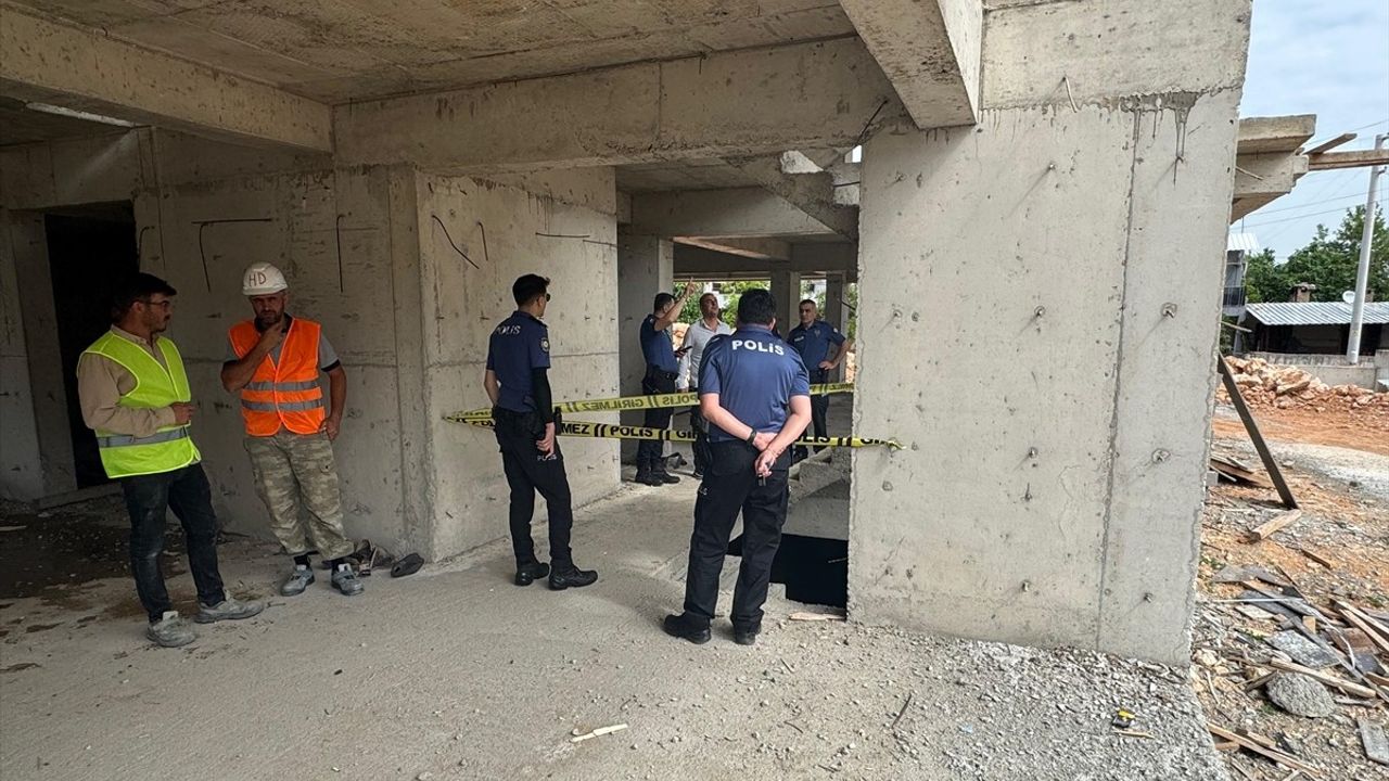 Antalya'da İnşaatta Merdiven Boşluğuna Düşen İşçi Hayatını Kaybetti