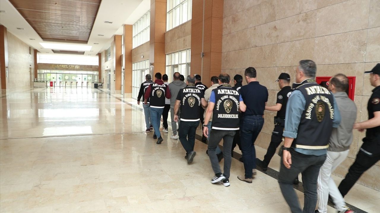 Antalya'da Kiralık Araç Dolandırıcılığı: 4 Kişi Tutuklandı