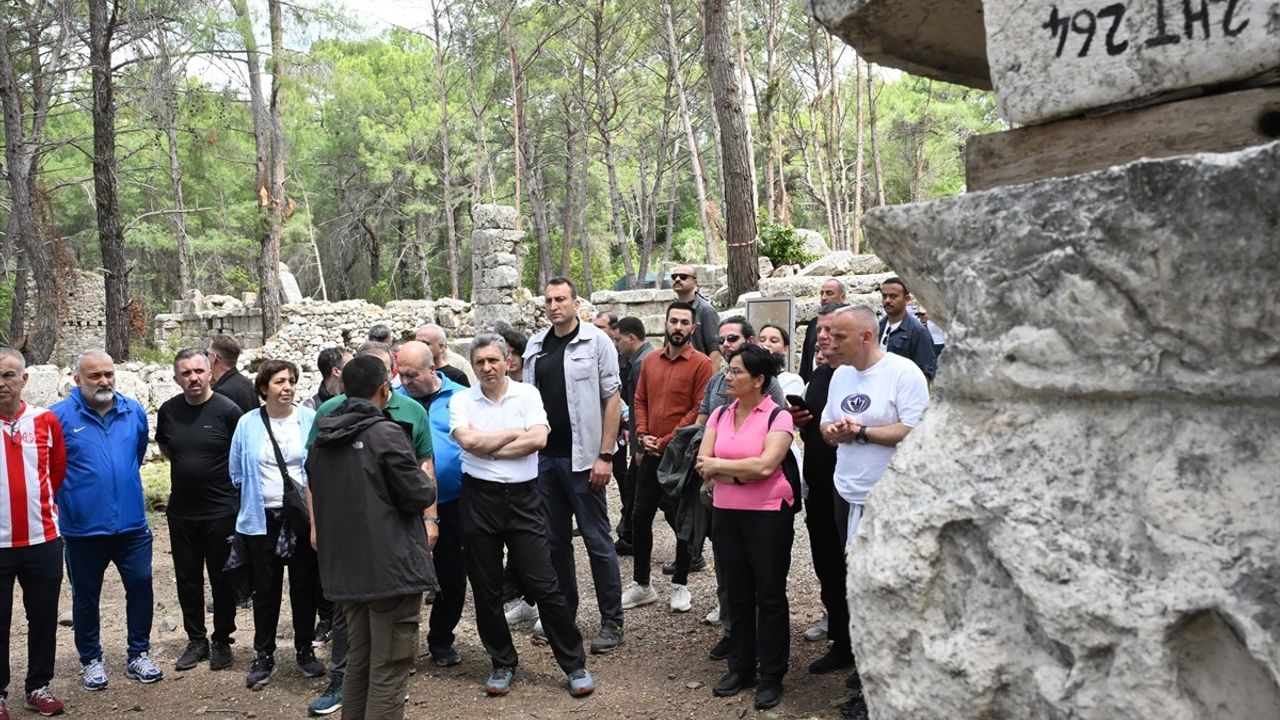 Antalya'da Likya Yolu'nun Yönlendirme Tabelaları Yenileniyor