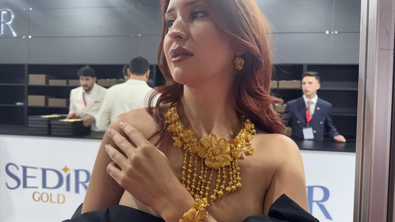 Antalya'da Özel Mücevher Fuarı Açıldı