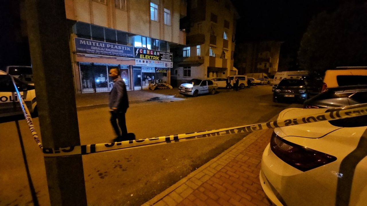 Antalya'da Pompalı Tüfekle Saldırı: Panik Anları Kameraya Yansıdı