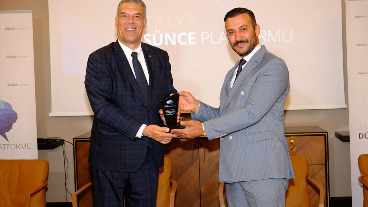 Antalya Düşünce Platformu'nda Turizmin Geleceği Tartışıldı