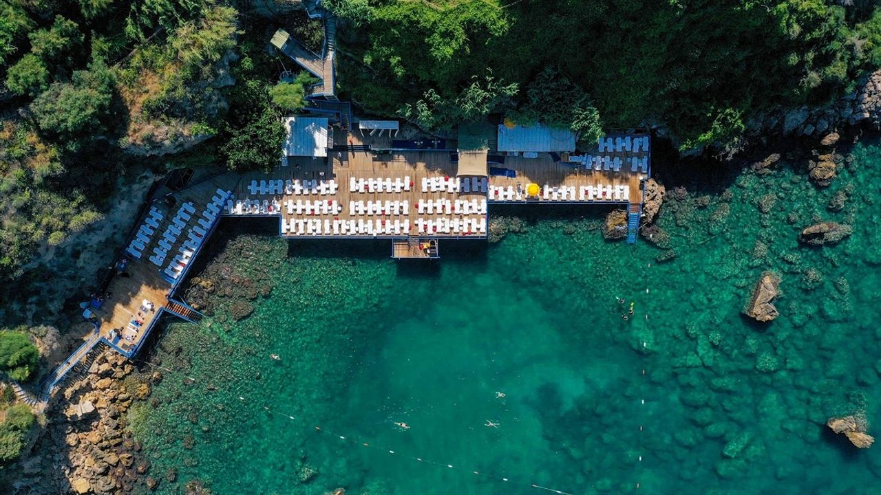 Antalya'nın 5 Falez Plajı Mavi Bayrak Ödülünü Aldı