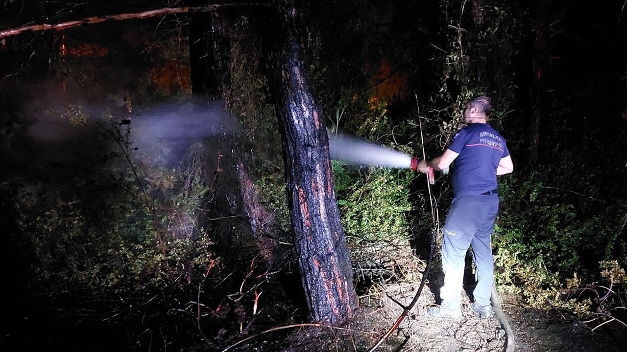 Antalya'nın Manavgat İlçesinde Orman Yangını Kontrol Altına Alındı