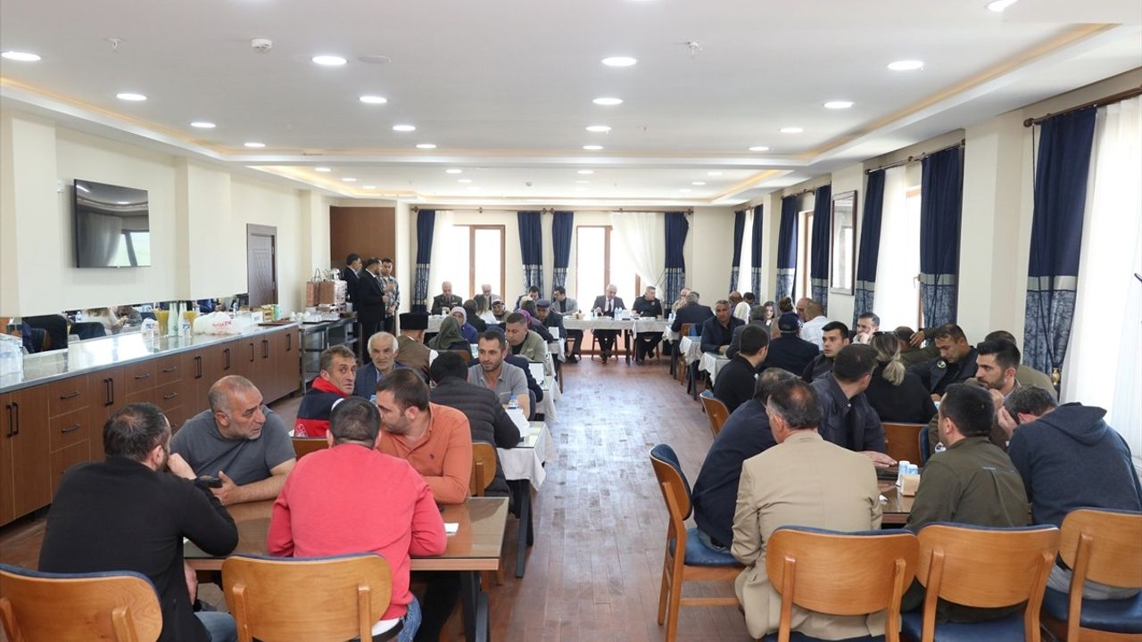 Ardahan'da Şehit Yakınları ve Gaziler Yöresel Yemeklerle Buluştu