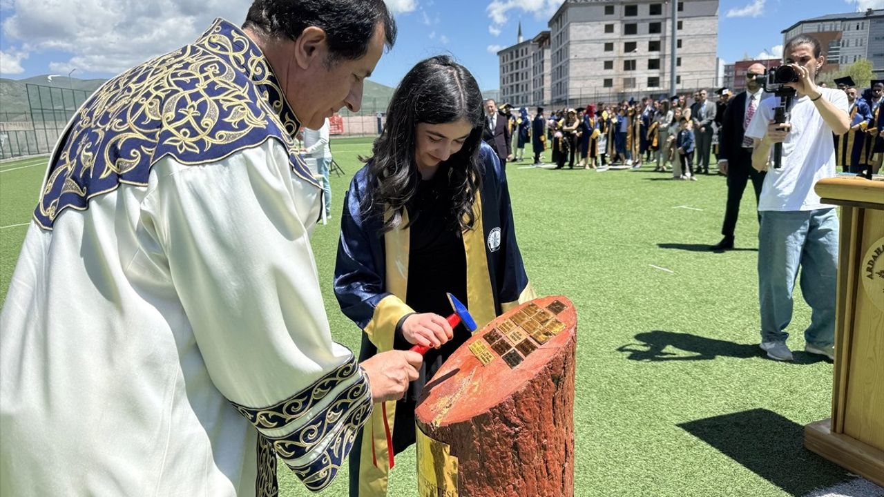 Ardahan Üniversitesinde Mezuniyet Töreni Coşkusu