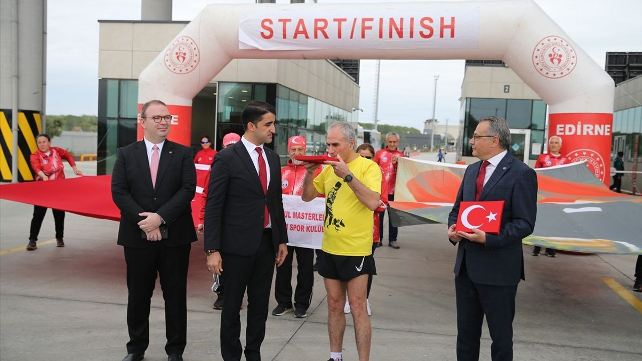 Atletlerin Selanik'ten Getirdiği 'Ata Toprağı' Türkiye'ye Ulaştı