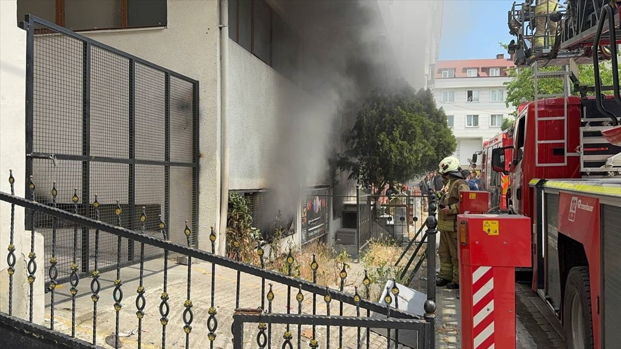 Avcılar'da İş Yerinde Yangın Kontrol Altına Alındı