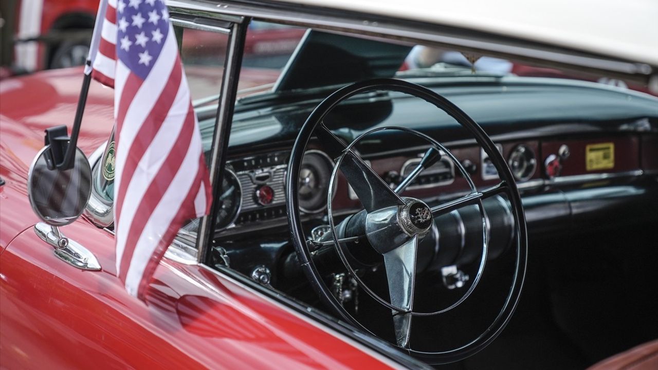 Avrupa'nın Klasik Otomobil Tutkunları Saraybosna'da Buluştu