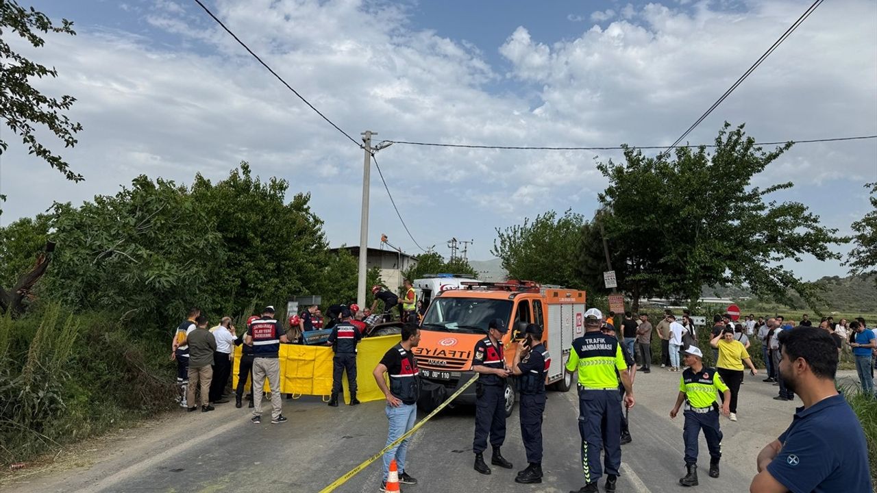 Aydın'daki Trafik Kazasında Hayatını Kaybeden Sıla Karabacak, Son Yolculuğuna Uğurlandı