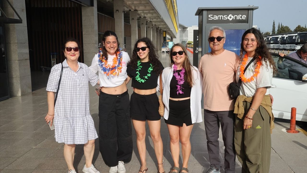 Aysu Türkoğlu, Kaiwi Kanalı'nı Geçerek Milli Gurur Yaşattı