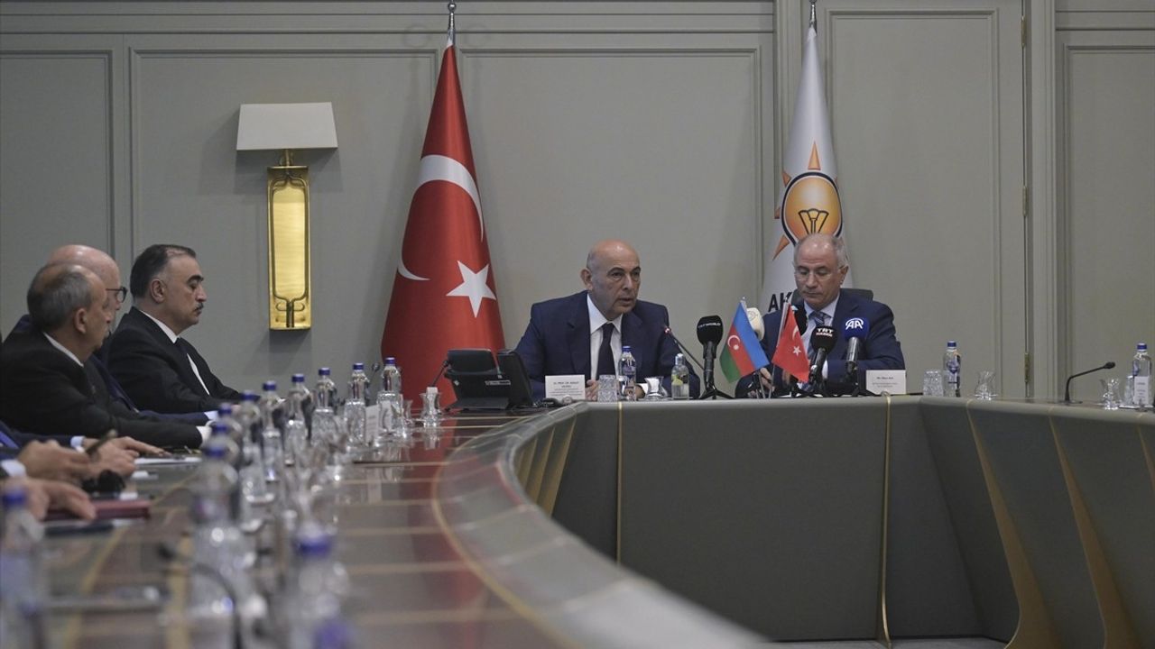 Azerbaycan Heyeti, AK Parti'yi Ziyaret Etti; İlişkilerin Güçlü Gelişimi Vurgulandı
