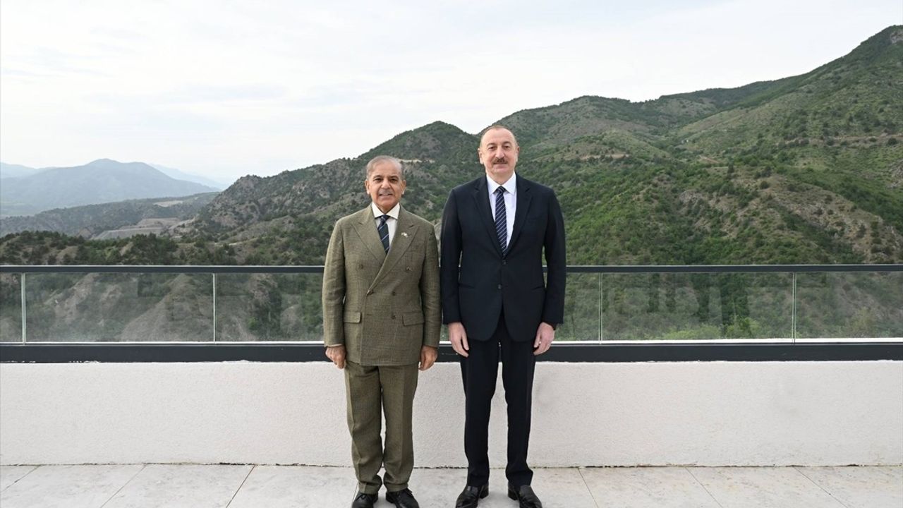 Azerbaycan ve Pakistan Liderleri Laçın'da Görüştü