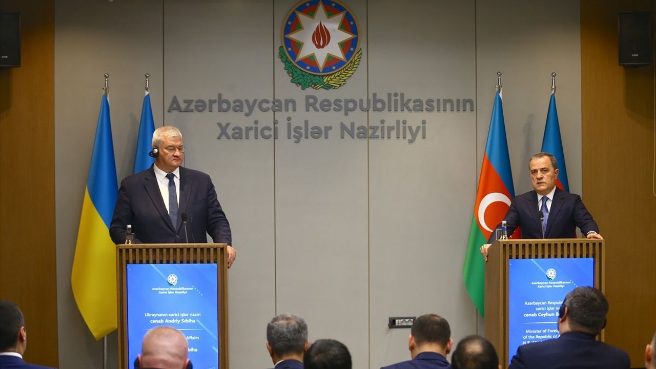 Azerbaycan ve Ukrayna Dışişleri Bakanları Bakü’de Bir Araya Geldi