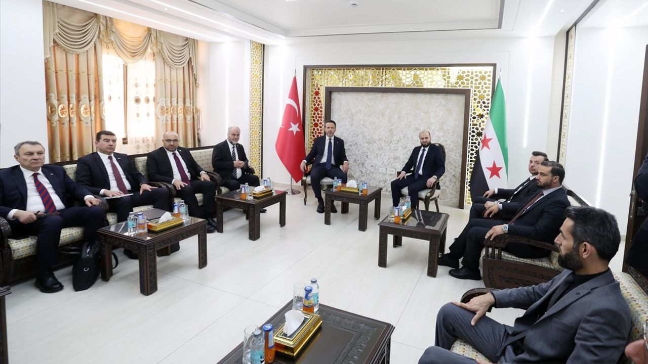 Bakan Bayraktar'dan Suriye'ye Elektrik ve Gaz İhracatı Müjdesi