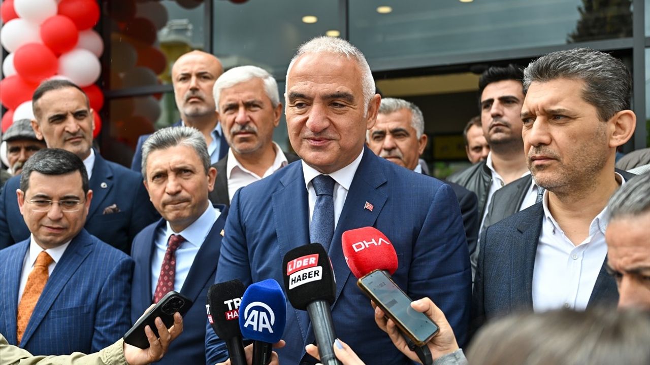 Bakan Ersoy'dan Döşemealtı İlçe Halk Kütüphanesi Açılışı