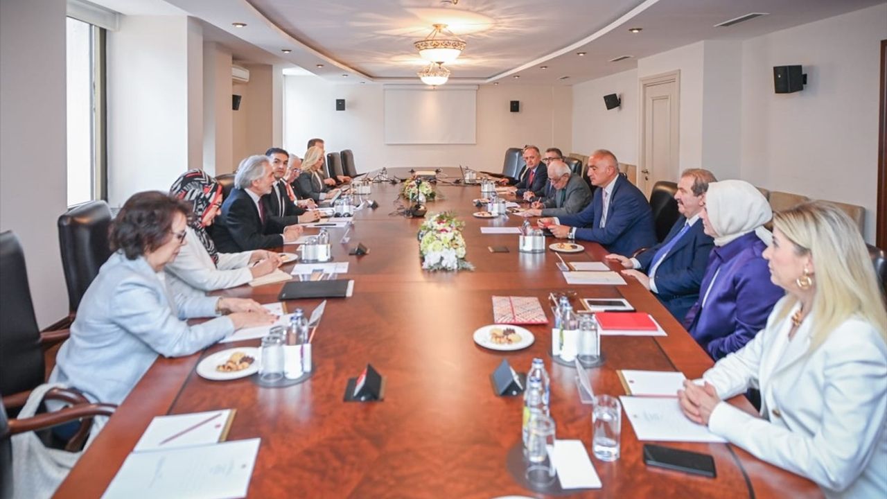 Bakan Ersoy, Kültür ve Sanat Politikaları Kurulu Üyeleriyle Toplantı Düzenledi