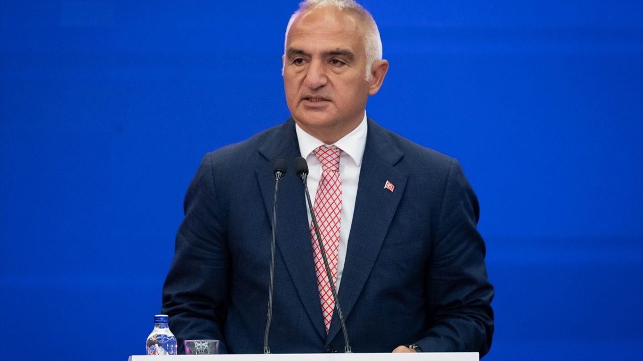 Bakan Ersoy, Uluslararası İslam Sanatları Fuarı'nda Türkiye'nin Kültürel Mirasını Vurguladı