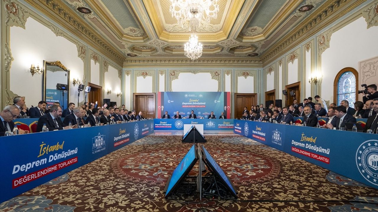 Bakan Kurum, İstanbul Deprem Dönüşümü Toplantısı'nda Açıklamalarda Bulundu